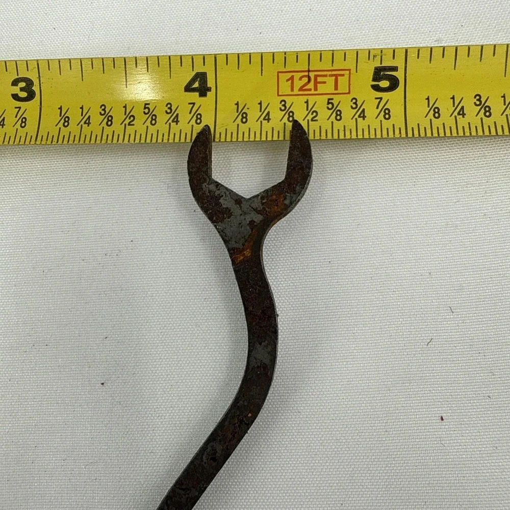 The Unbranded Brand antique shaped